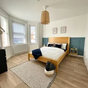 Spacious Coastal In Location Apartment